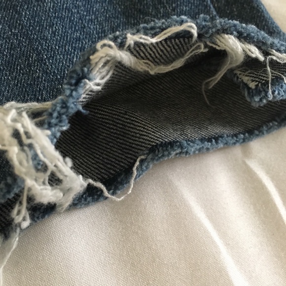 Old Navy Distressed jeans - Picture 3 of 7